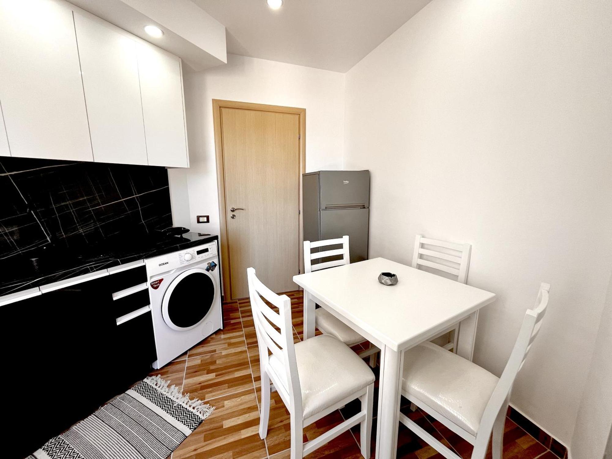Kam Apartments In The City Center Vlore Exterior photo