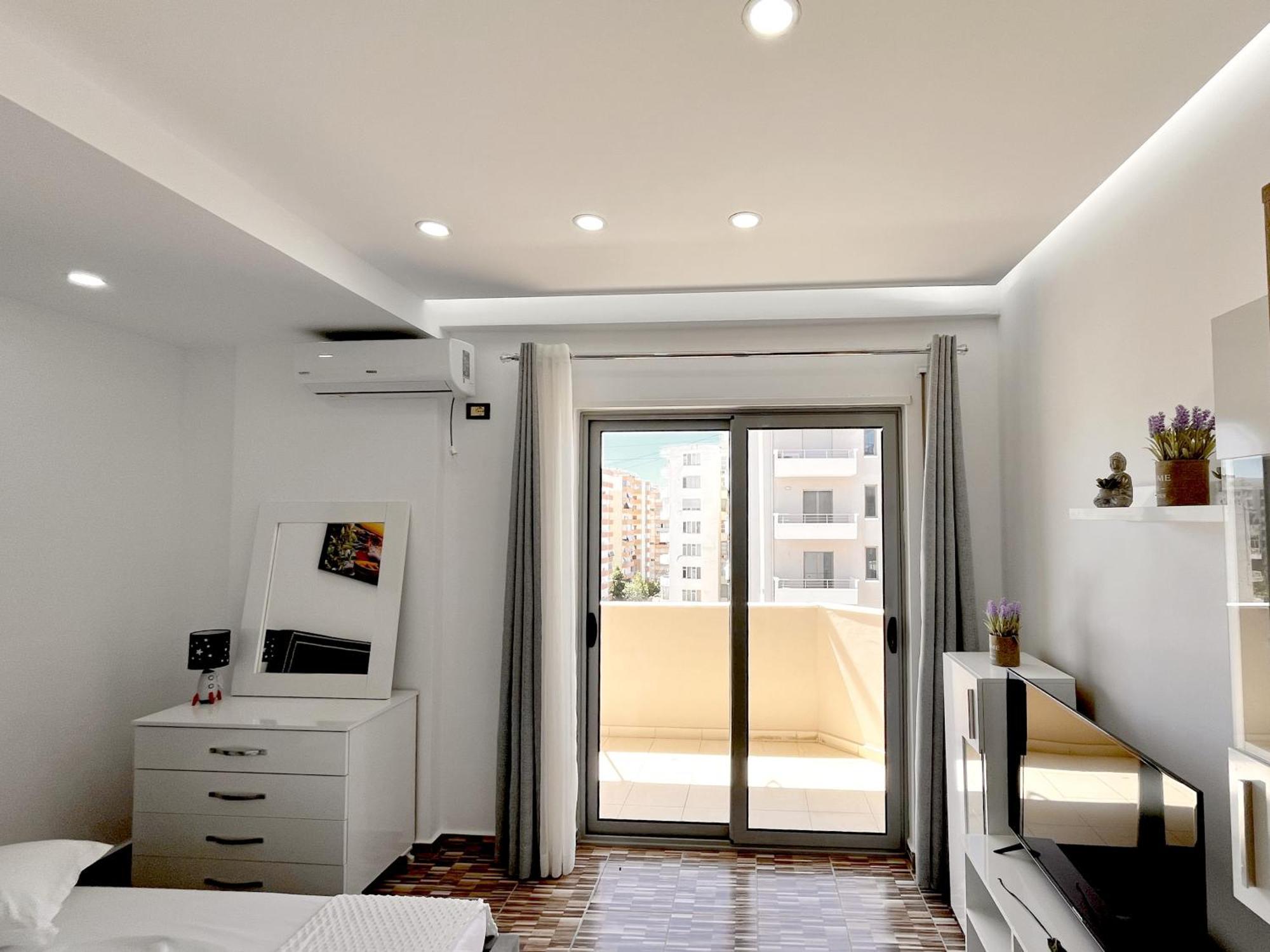 Kam Apartments In The City Center Vlore Exterior photo