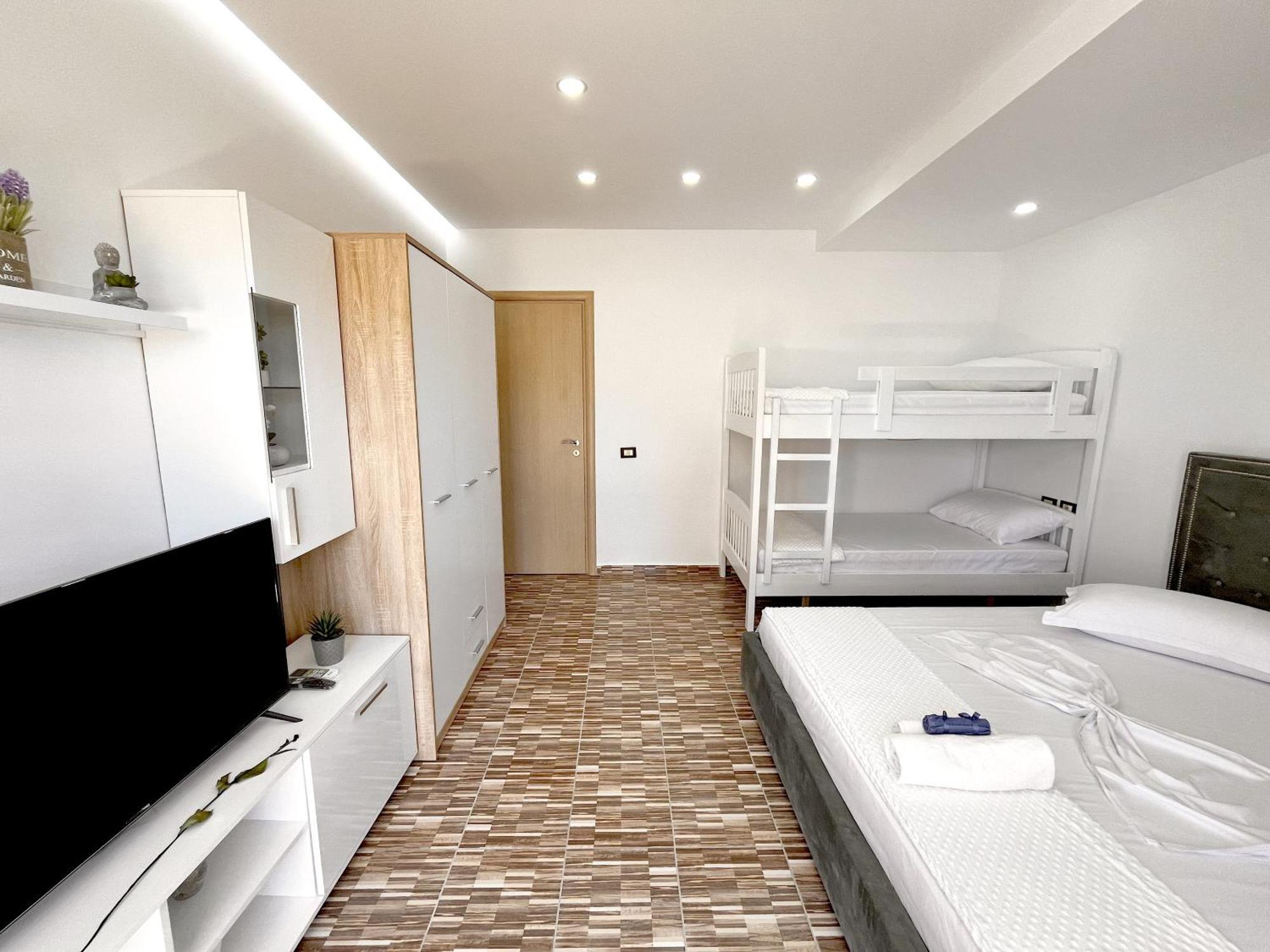 Kam Apartments In The City Center Vlore Exterior photo