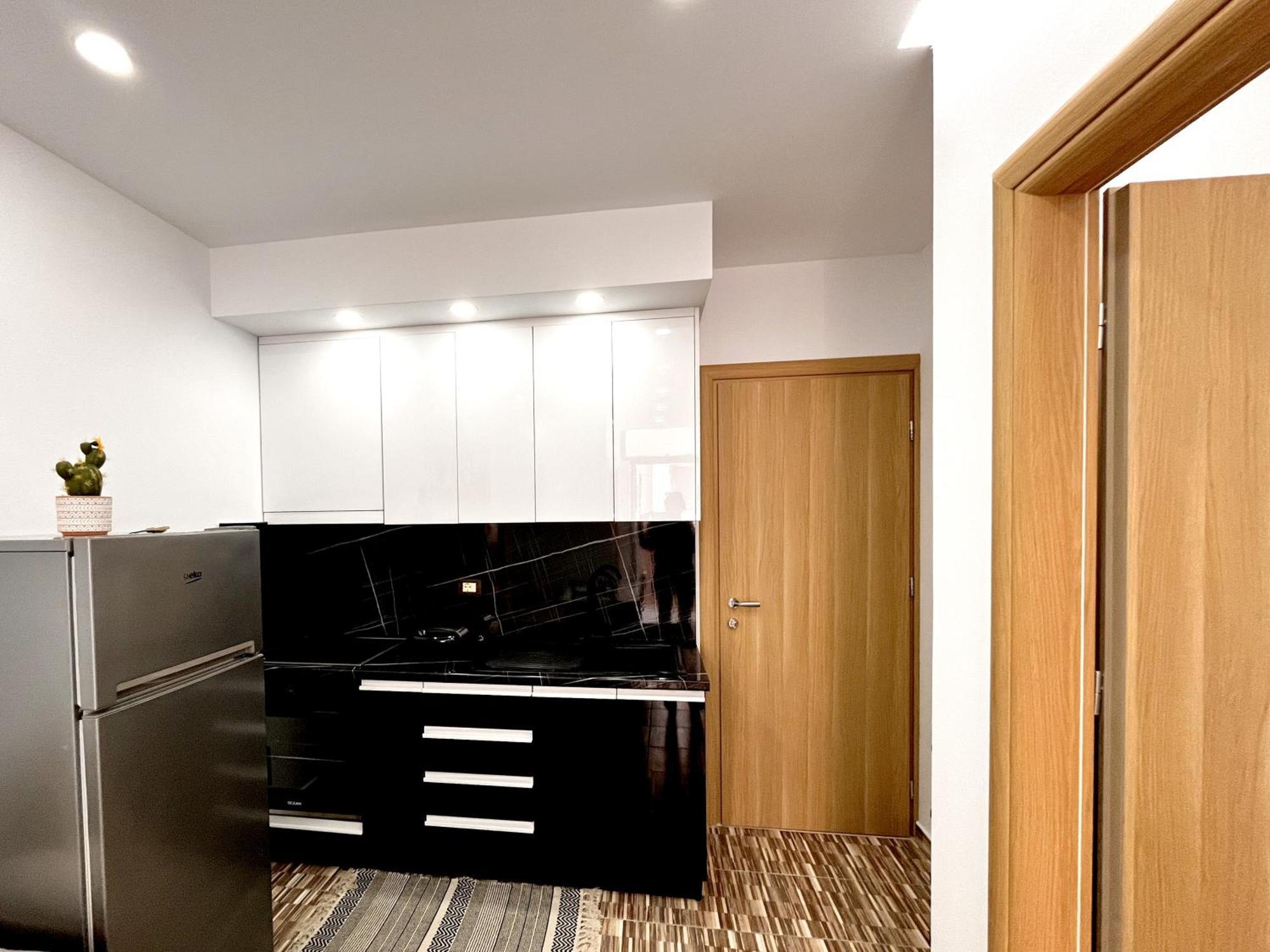 Kam Apartments In The City Center Vlore Exterior photo