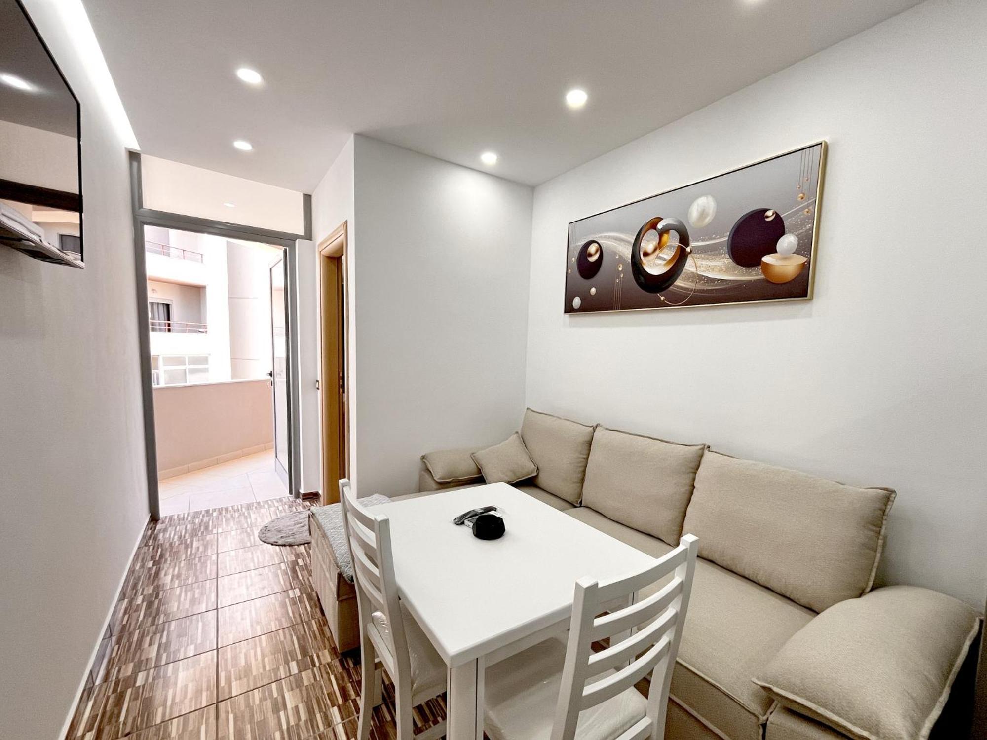 Kam Apartments In The City Center Vlore Exterior photo
