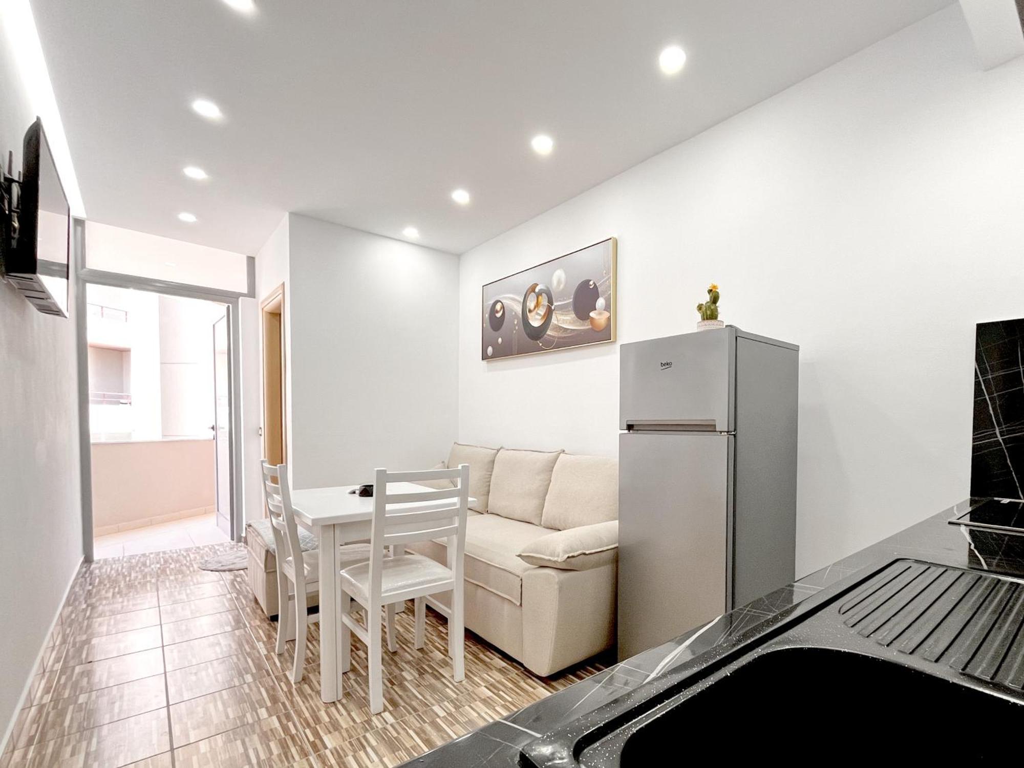 Kam Apartments In The City Center Vlore Exterior photo