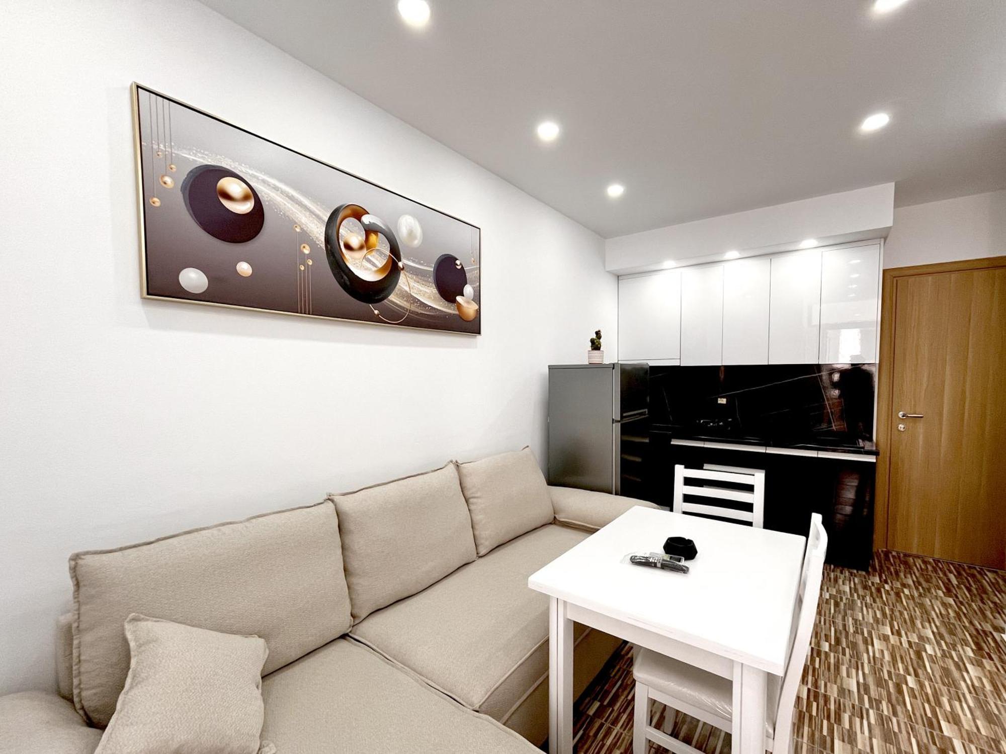 Kam Apartments In The City Center Vlore Exterior photo