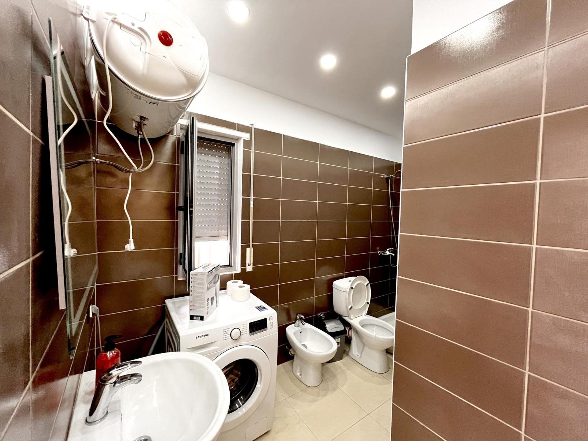 Kam Apartments In The City Center Vlore Exterior photo