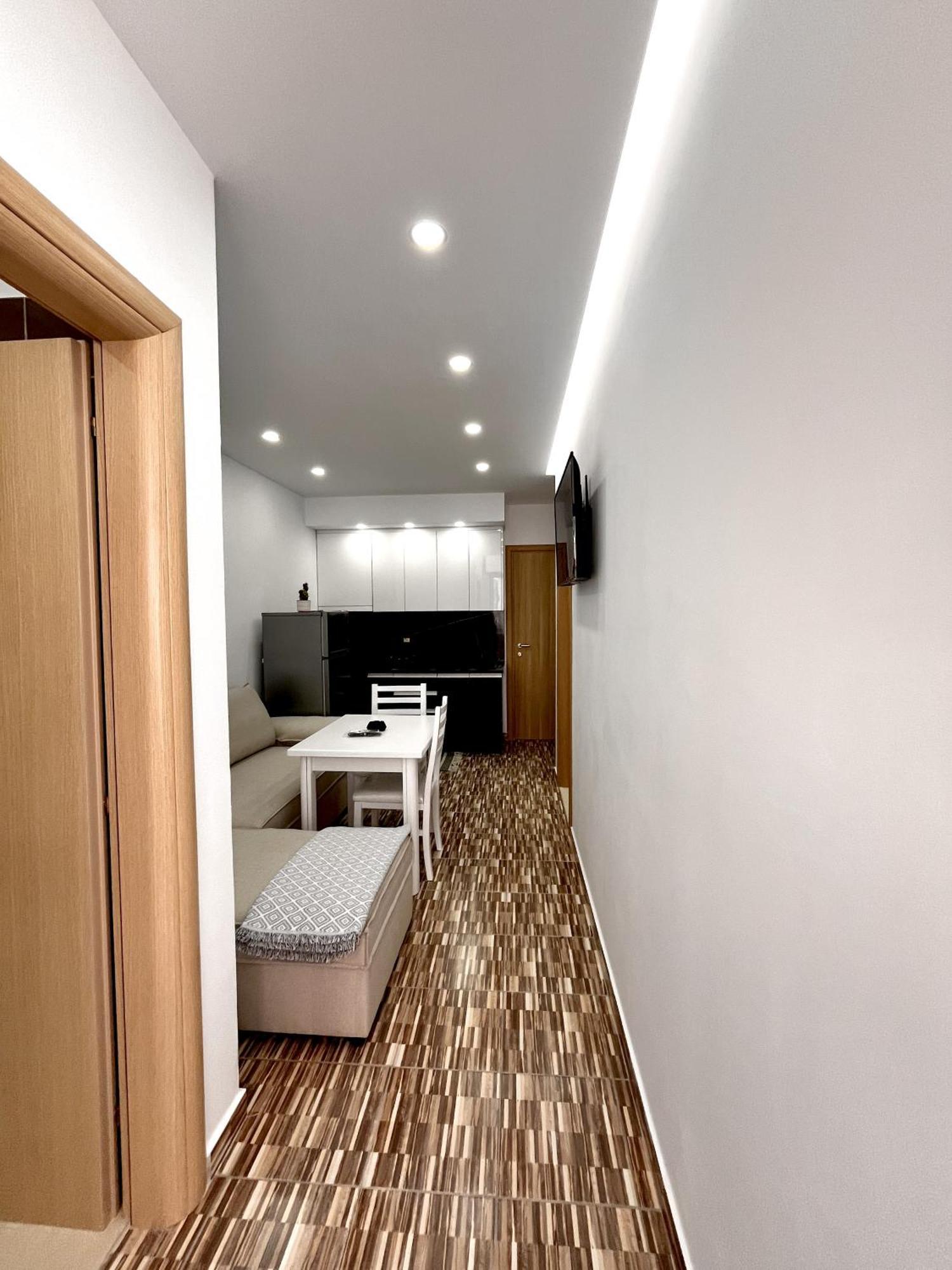 Kam Apartments In The City Center Vlore Exterior photo